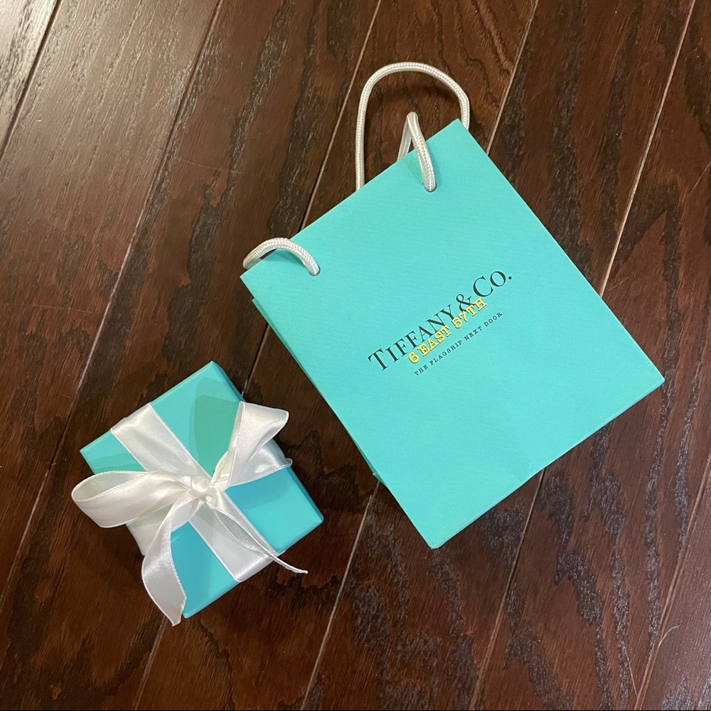 TIFFANY & Co. Bag and jewelry box